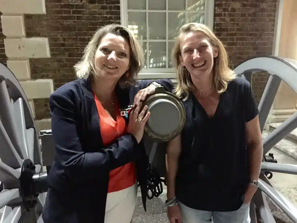 Lancement-bradt-guide-wetsren-front A LOndres avec Delphine Jouvenez directrice de L'office du Tourimse de Cambrai lors du lancement du guide sur la Grande Guerre des éditions Bradt